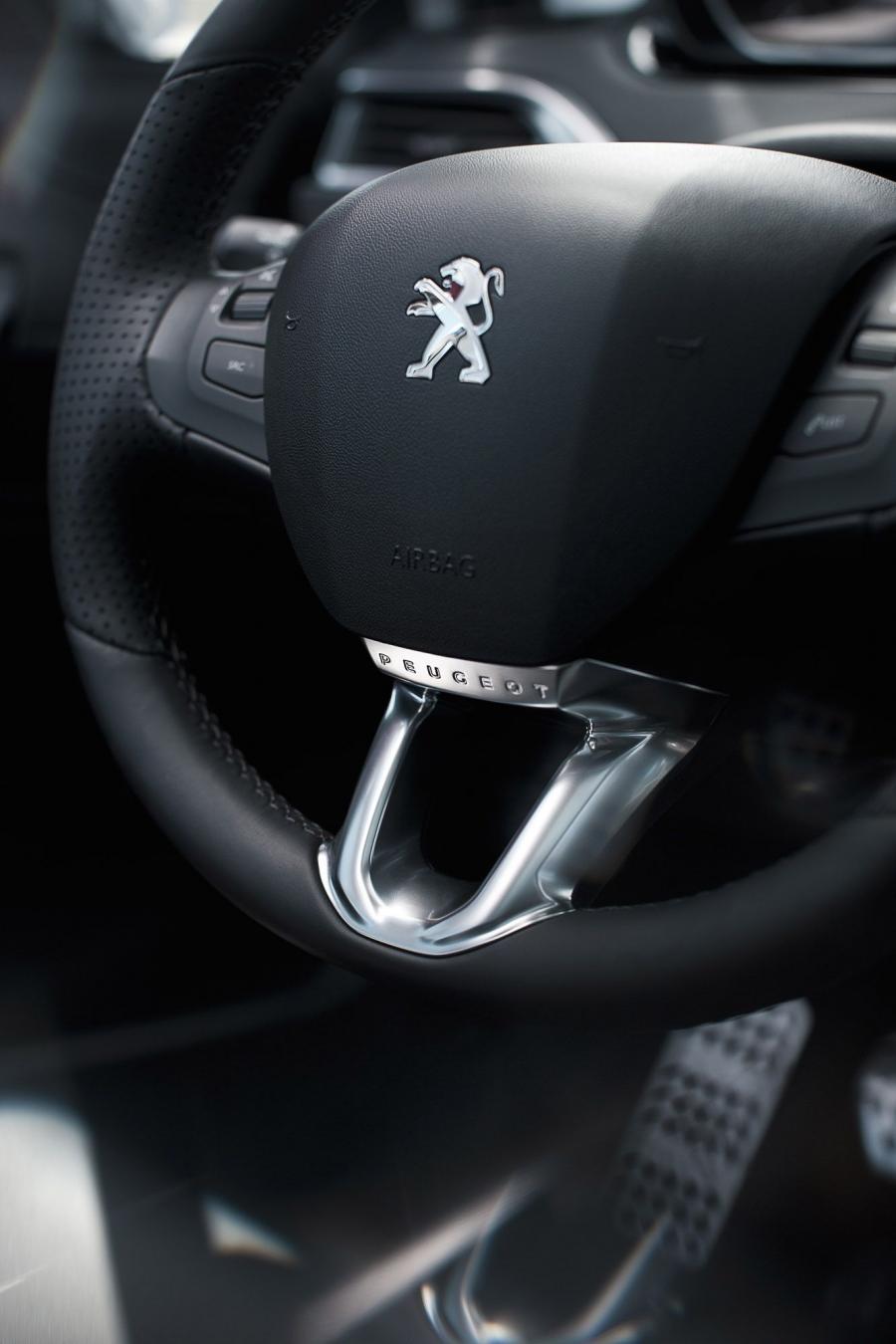  Peugeot 208 5-Door 2012 года  (фото 22 из 73)